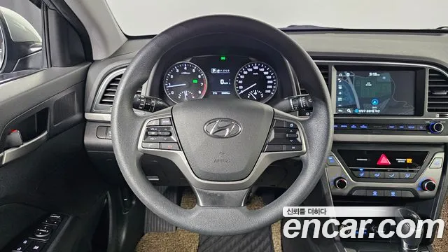 Hyundai AVANTE 2018 — фото 16