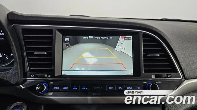 Hyundai AVANTE 2018 — фото 18