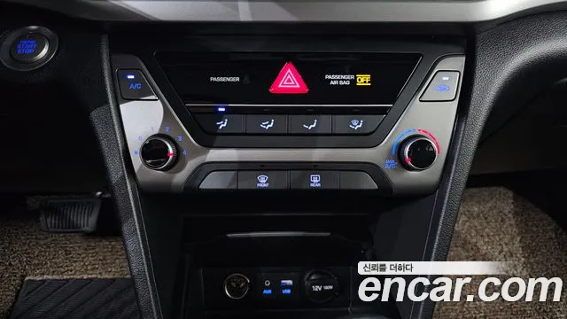 Hyundai AVANTE 2018 — фото 19