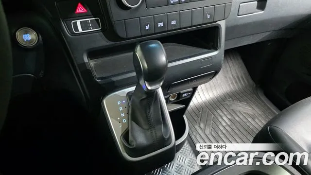 Hyundai Staria 2022 — фото 9