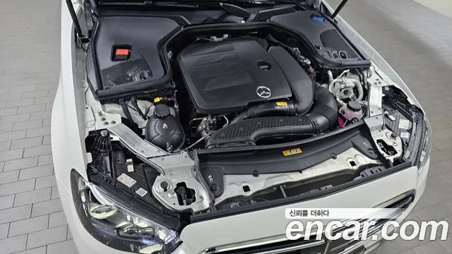 Mercedes-Benz E-Class 2023 — фото 6
