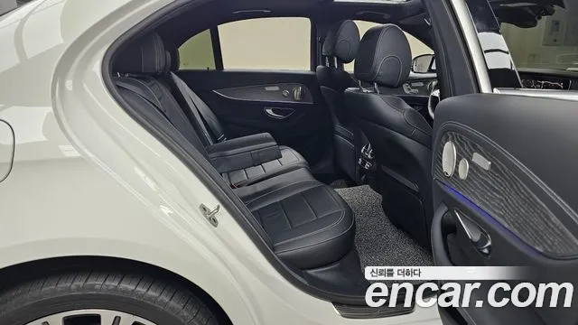 Mercedes-Benz E-Class 2023 — фото 12