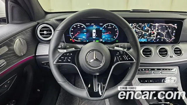 Mercedes-Benz E-Class 2023 — фото 13