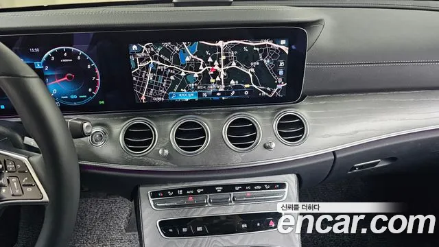 Mercedes-Benz E-Class 2023 — фото 15
