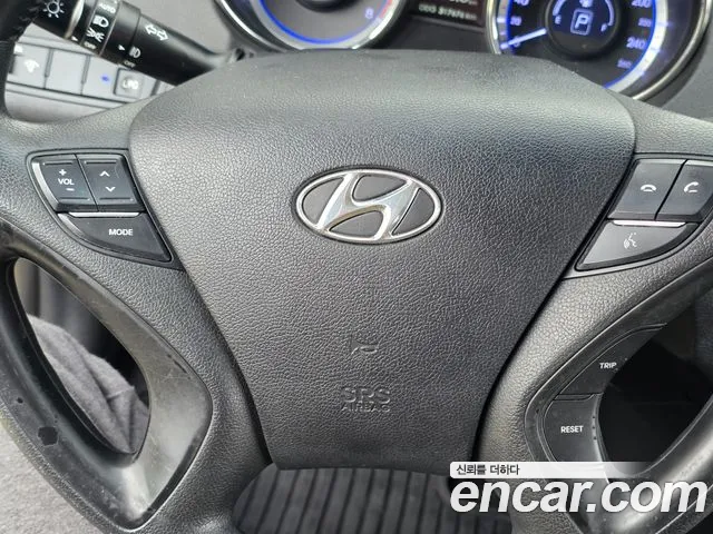 Hyundai Sonata 2010 — фото 12