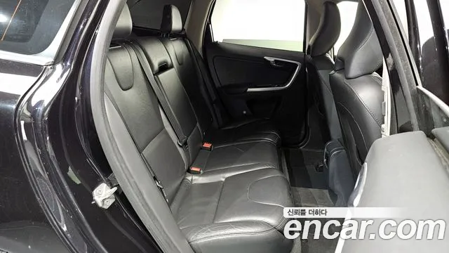 Volvo XC60 2017 — фото 12