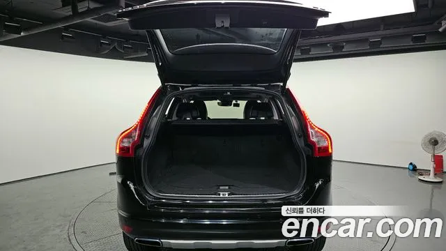 Volvo XC60 2017 — фото 20