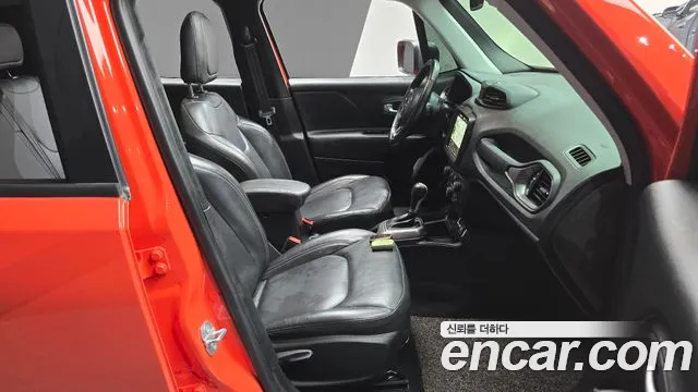 Jeep Renegade 2019 — фото 10