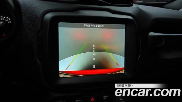 Jeep Renegade 2019 — фото 15