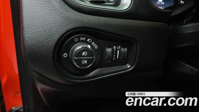 Jeep Renegade 2019 — фото 17