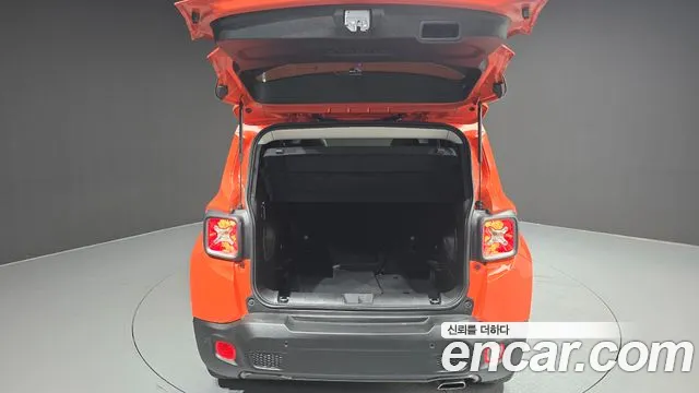 Jeep Renegade 2019 — фото 20