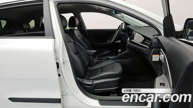 Kia Niro 2020 — фото 10