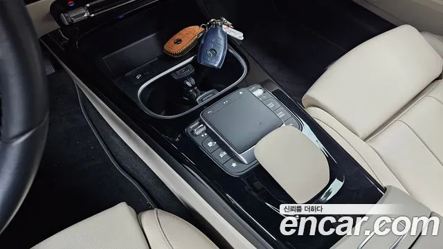 Mercedes-Benz A-Class 2022 — фото 9