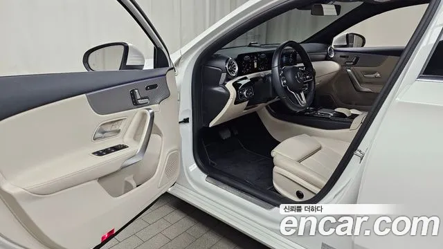 Mercedes-Benz A-Class 2022 — фото 10