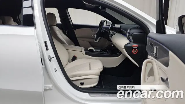 Mercedes-Benz A-Class 2022 — фото 11