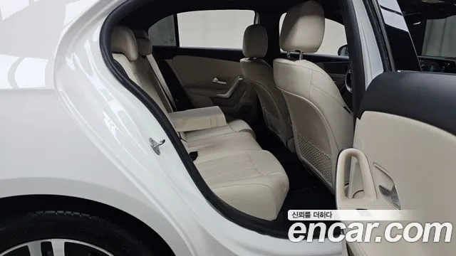 Mercedes-Benz A-Class 2022 — фото 12
