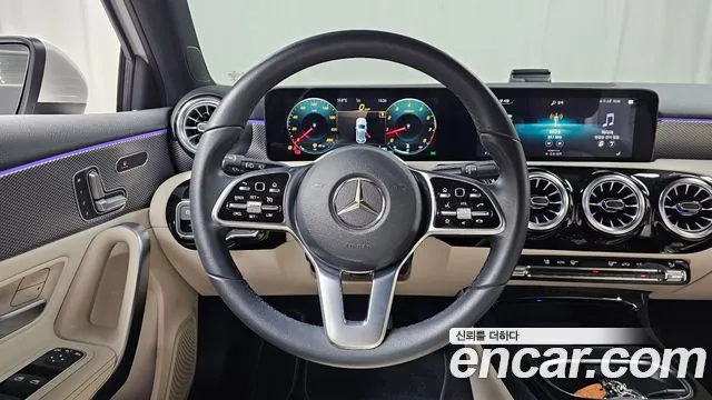 Mercedes-Benz A-Class 2022 — фото 13