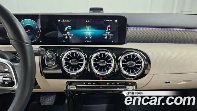 Mercedes-Benz A-Class 2022 — фото 16