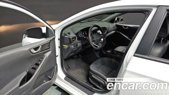 Hyundai Ioniq 2018 — фото 11