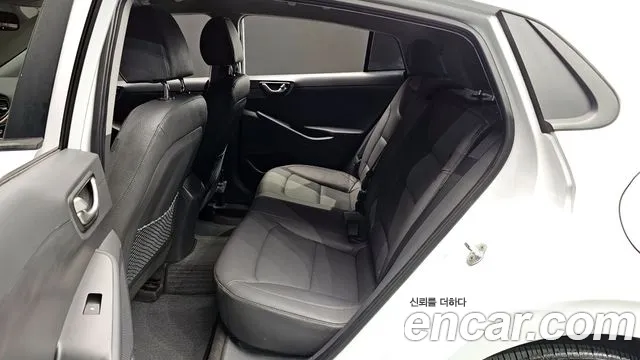 Hyundai Ioniq 2018 — фото 12