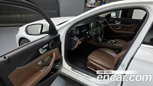 Mercedes-Benz E-Class 2017 — фото 10