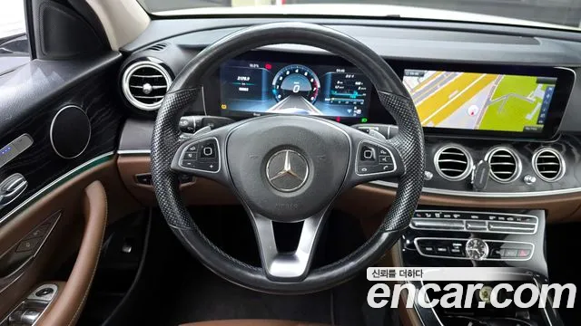 Mercedes-Benz E-Class 2017 — фото 13
