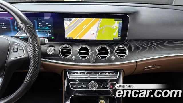 Mercedes-Benz E-Class 2017 — фото 19