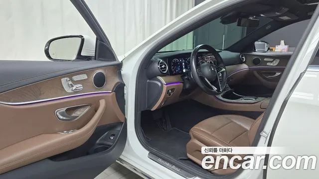 Mercedes-Benz E-Class 2021 — фото 10