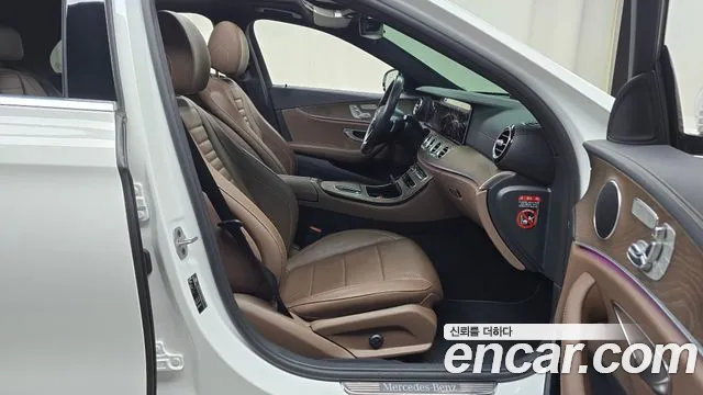 Mercedes-Benz E-Class 2021 — фото 11