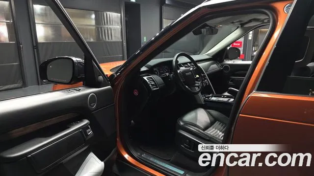 Land Rover Discovery 2018 — фото 10