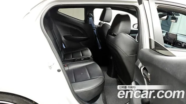 Hyundai Veloster 2022 — фото 11