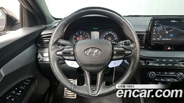 Hyundai Veloster 2022 — фото 13