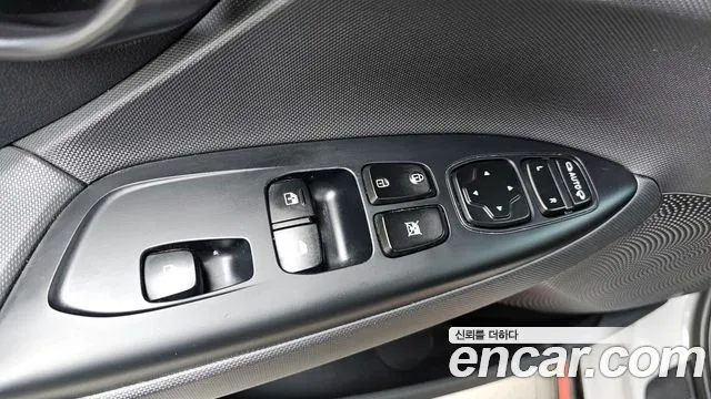 Hyundai Veloster 2022 — фото 14