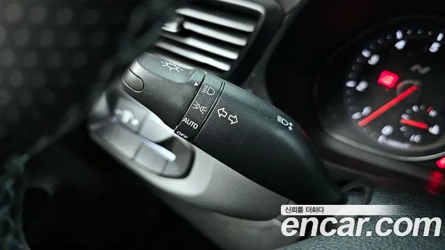 Hyundai Veloster 2022 — фото 16