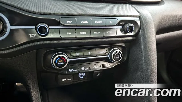 Hyundai Veloster 2022 — фото 18