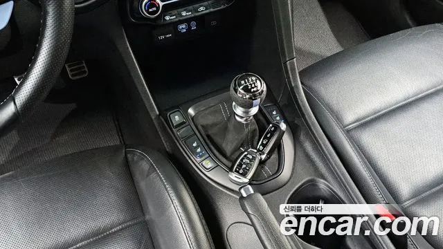 Hyundai Veloster 2019 — фото 9