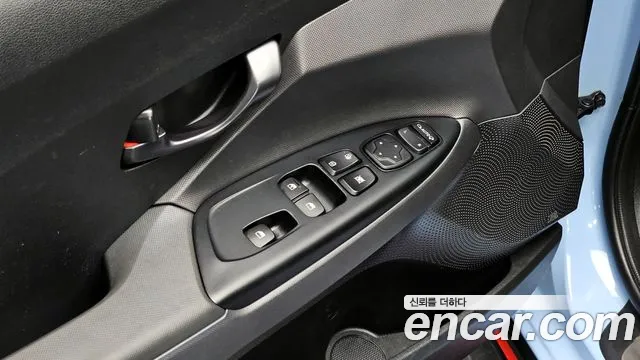 Hyundai Veloster 2019 — фото 18