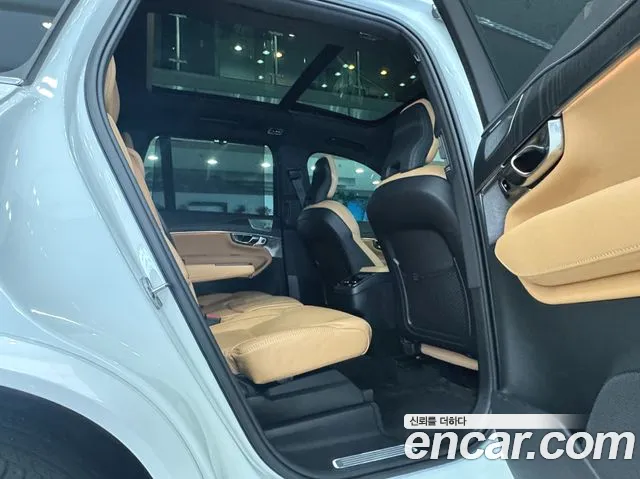 Volvo XC90 2022 — фото 15