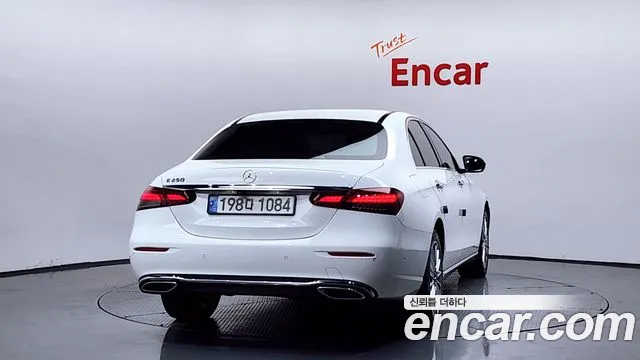 Mercedes-Benz E-Class 2021 — фото 4