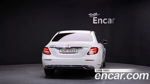 Mercedes-Benz E-Class 2017 — фото 4