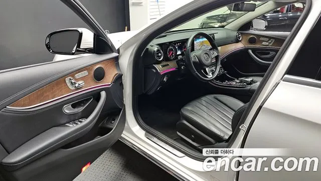Mercedes-Benz E-Class 2017 — фото 10