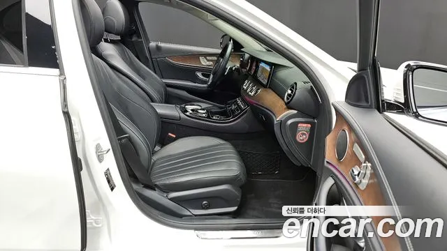 Mercedes-Benz E-Class 2017 — фото 11