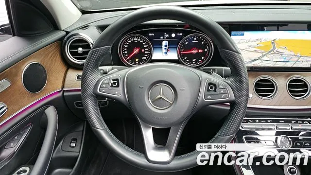 Mercedes-Benz E-Class 2017 — фото 13