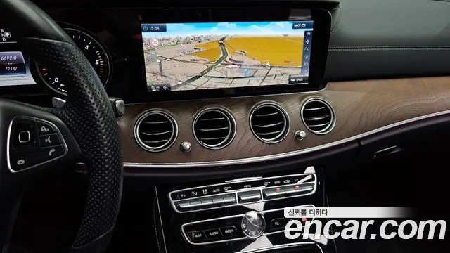 Mercedes-Benz E-Class 2017 — фото 14