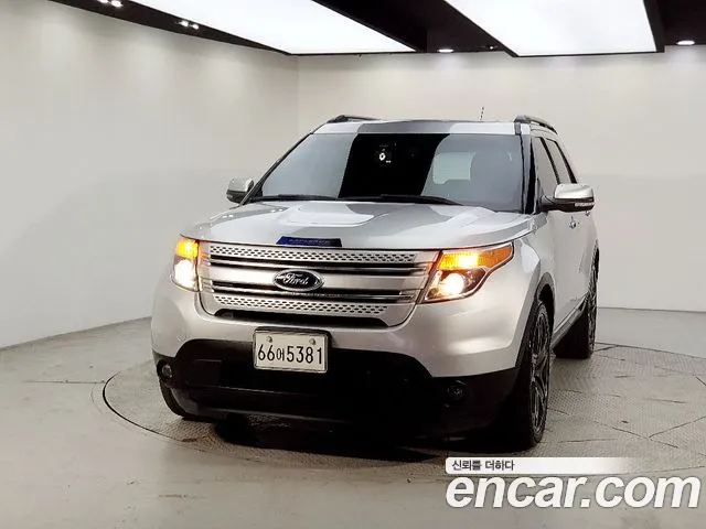 Ford Explorer 2013 — фото 1