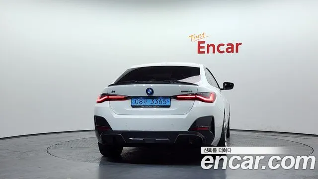 BMW i4 2023 — фото 4