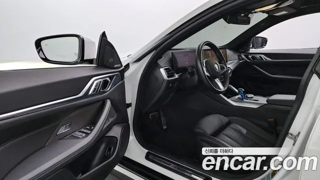 BMW i4 2023 — фото 10