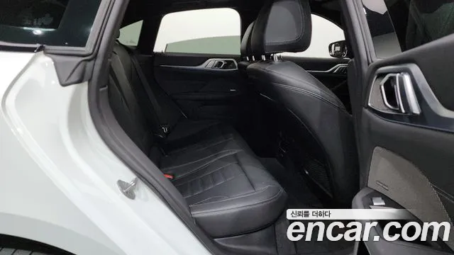 BMW i4 2023 — фото 12