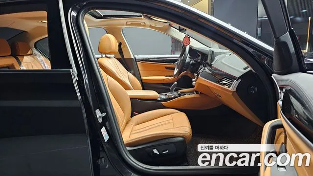 BMW 5-Series 2019 — фото 10