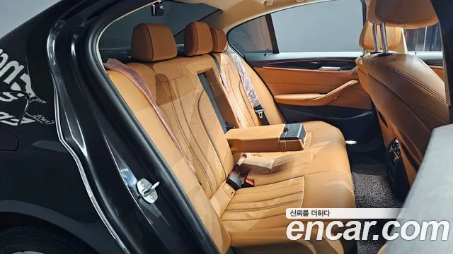 BMW 5-Series 2019 — фото 12
